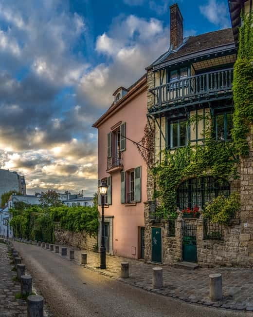 Paris: Montmartre Highlights Walking Tour with a Local Guide - The Wall of Love and Montmartre’s softer side