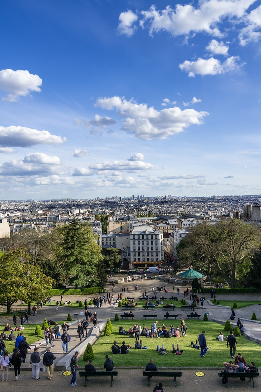 Paris: Montmartre Highlights Walking Tour with a Local Guide - Maison Rose and the photogenic side of the hill