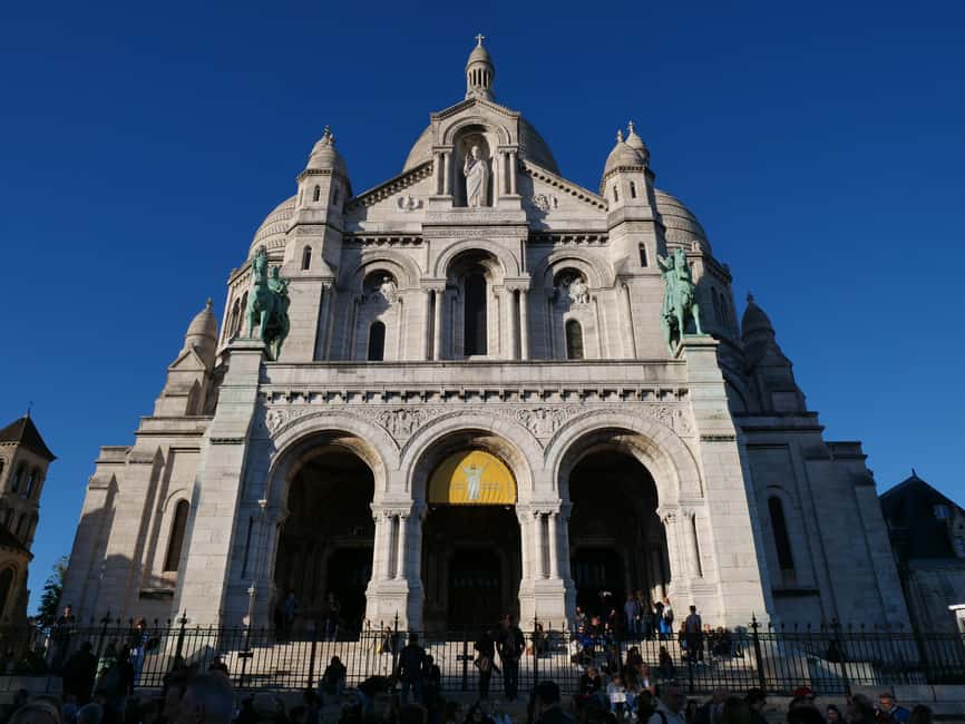 Paris: Montmartre Must-See Walking Tour with a Local Guide - Wall of Love and the finish at Abbesses