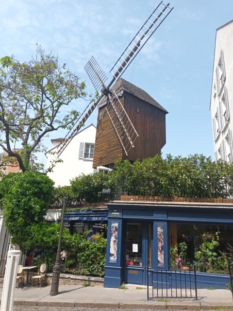 Paris: Montmartre Small Group Guided Walking Tour - Place du Tertre and Montmartre’s art tradition