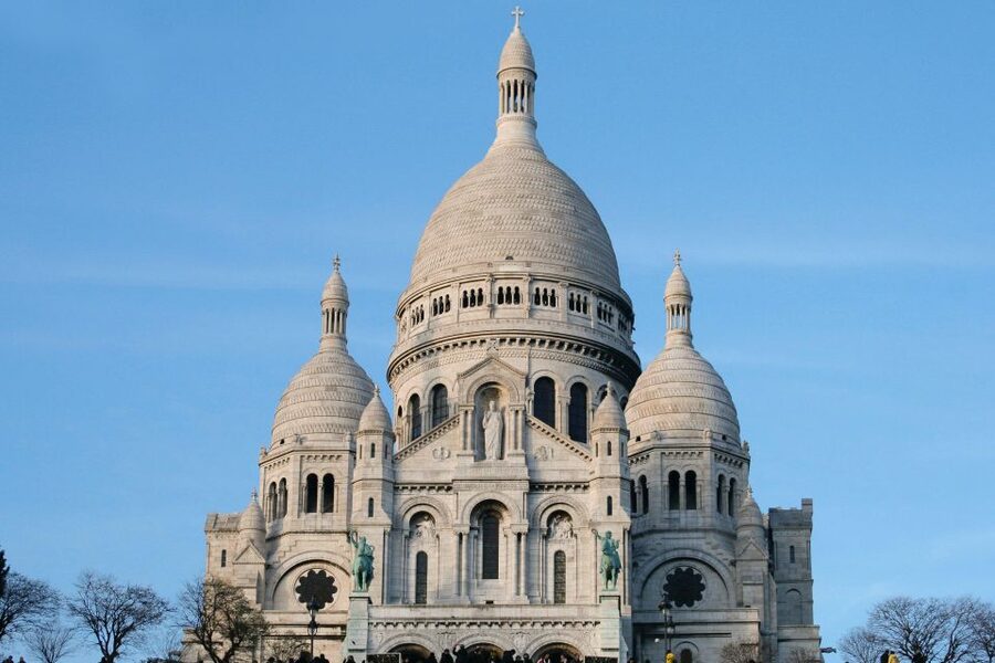 Paris: Montmartre Small Group Guided Walking Tour - Le Bateau-Lavoir and the value of a small group