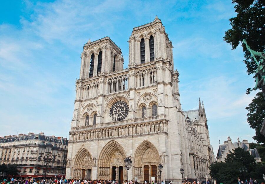 Paris: Notre Dame Exterior Walking Tour with Sainte Chapelle - Pont Neuf and the Seine views