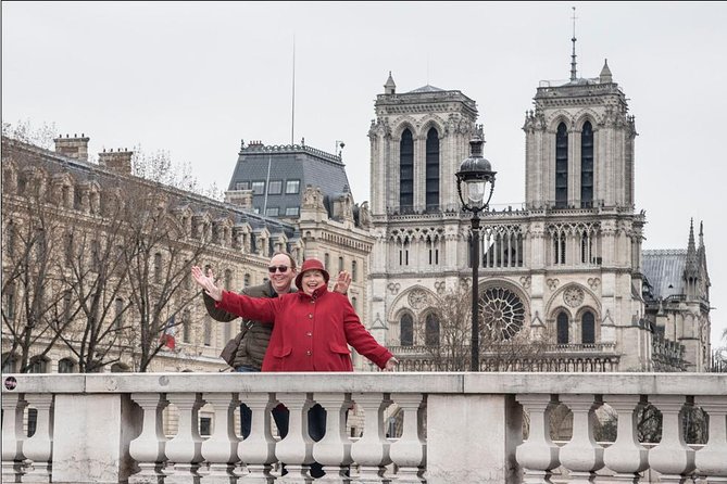 Paris Private Walking Tour with a Personal Photographer - From the Louvre to the Seine