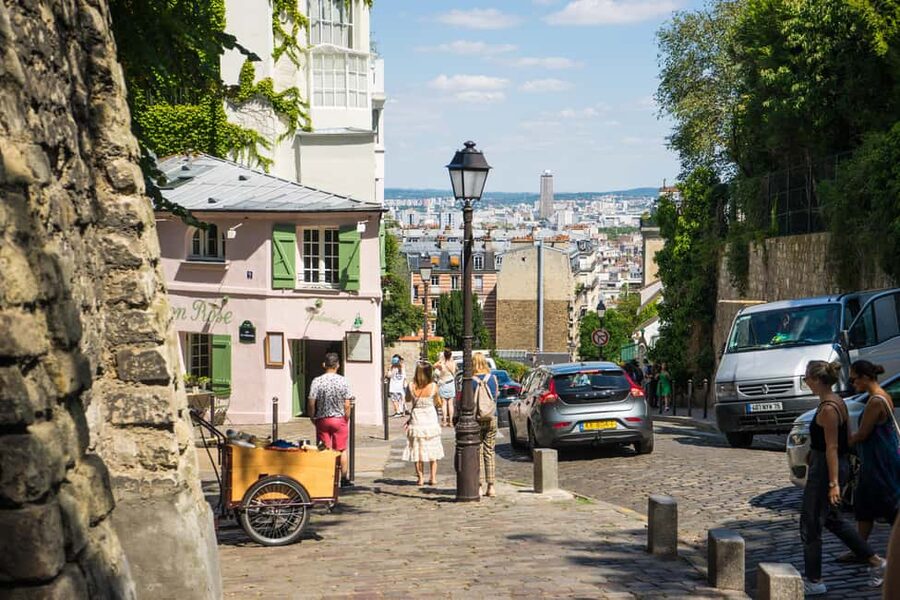 Paris: Walking Tour of Montmartre - Place du Tertre: art, portraits, and crowds