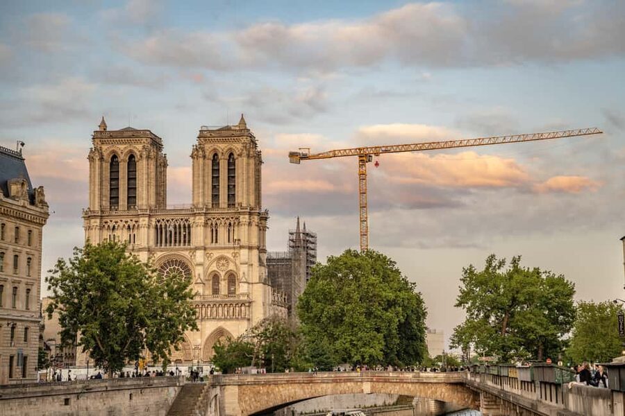 Paris: Walking Tour with Notre Dame or Ste-Chapelle Access - Key points to know before booking