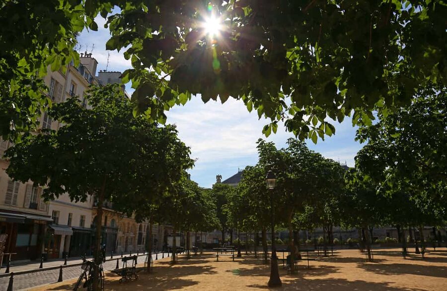 Paris: Walking Tour with Notre Dame or Ste-Chapelle Access - Is $20 a fair price?