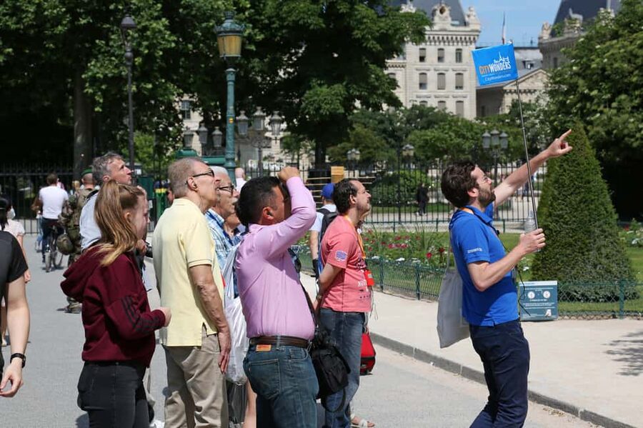 Paris: Walking Tour with Notre Dame or Ste-Chapelle Access - Following the Seine to Pont Neuf
