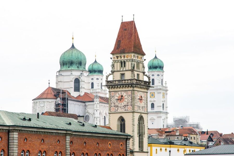 Passau: City Highlights Guided Walking Tour - Höllgasse and its painted cobblestones