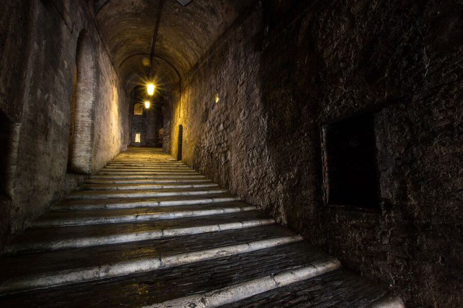 Perugia: Old Town Walking Tour, Piazza IV Novembre - Why this short Perugia walk works