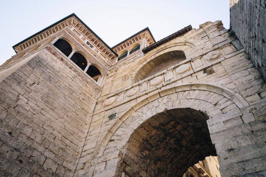 Perugia: Old Town Walking Tour, Piazza IV Novembre - Going below the city at Rocca Paolina