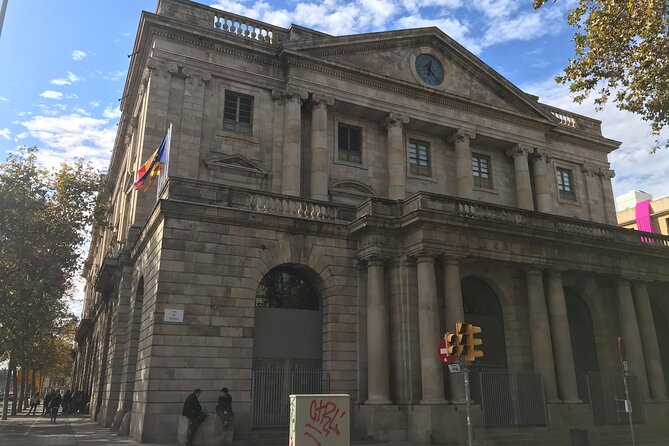Picasso Museum and Walking Tour Plus Optional Wine & Food Tasting - Casa Llotja de Mar and Picasso the student