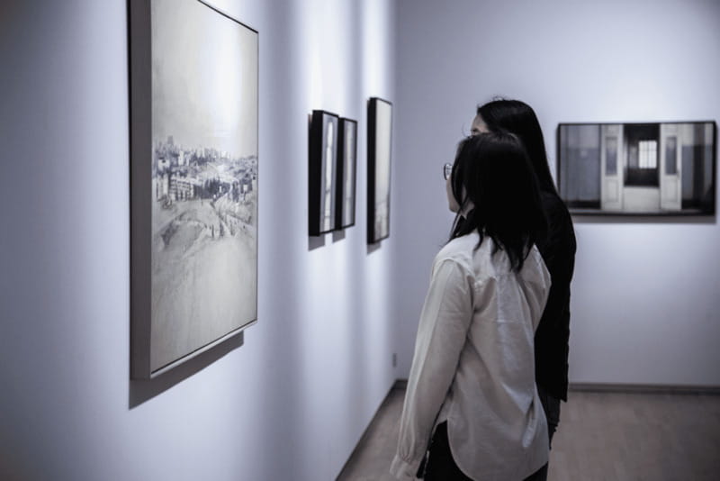 Picasso Museum and Walking Tour Plus Wine Tasting Upgrade - The guides make or break the walking portion