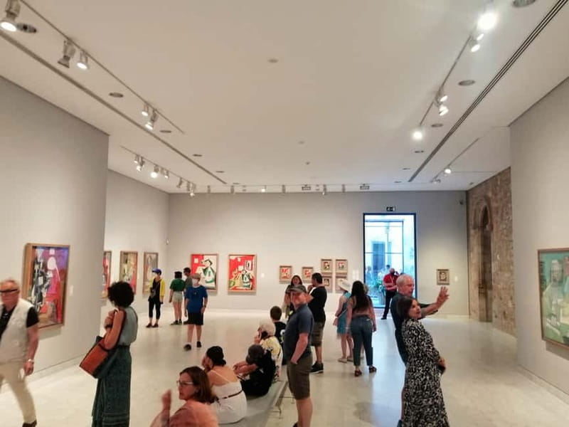 Picasso Museum and Walking Tour Plus Wine Tasting Upgrade - Sala Parès, from paint shop to gallery