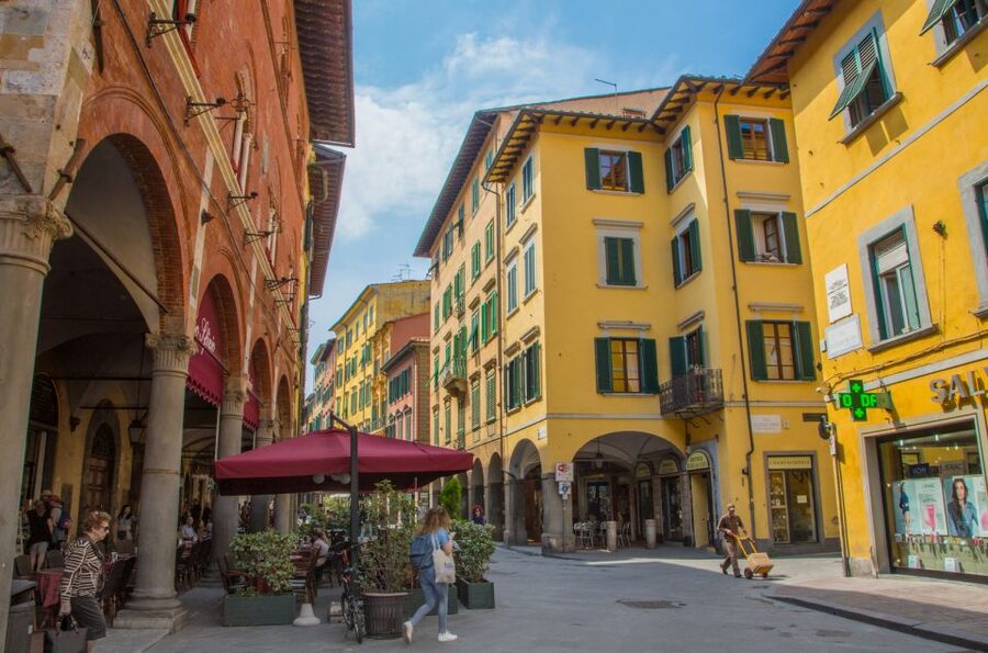 Pisa: 2-Hour Walking Tour - Walking beside the Arno and across Ponte di Mezzo