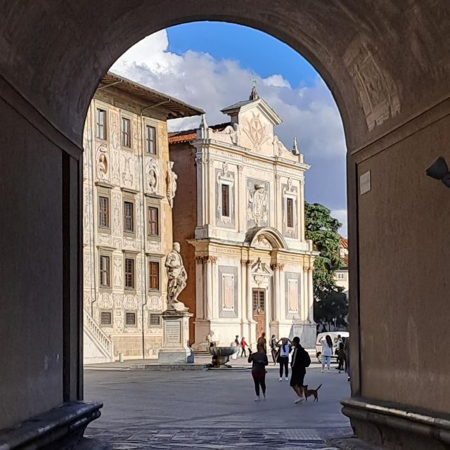 Pisa: 2-Hour Walking Tour - The final approach to the Leaning Tower