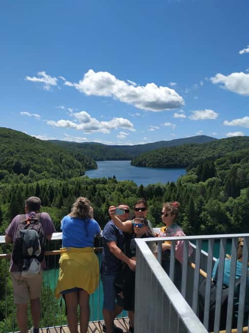 Plitvice Lakes: Guided Walking Tour with Bus and Boat Ride - A 15-minute break before the boat