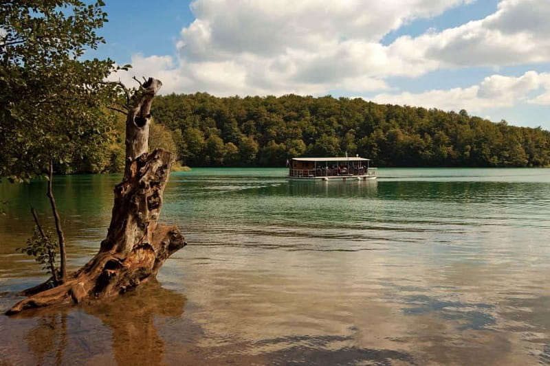 Plitvice Lakes: Guided Walking Tour with Bus and Boat Ride - The 20-minute electric-boat ride
