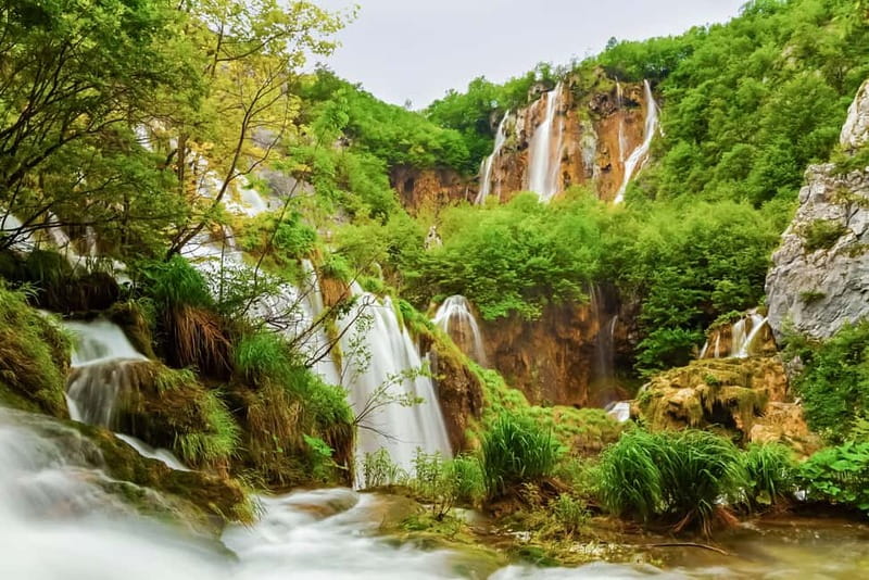 Plitvice Lakes: Guided Walking Tour with Bus and Boat Ride - Starting at Entrance 1 and finding your guide