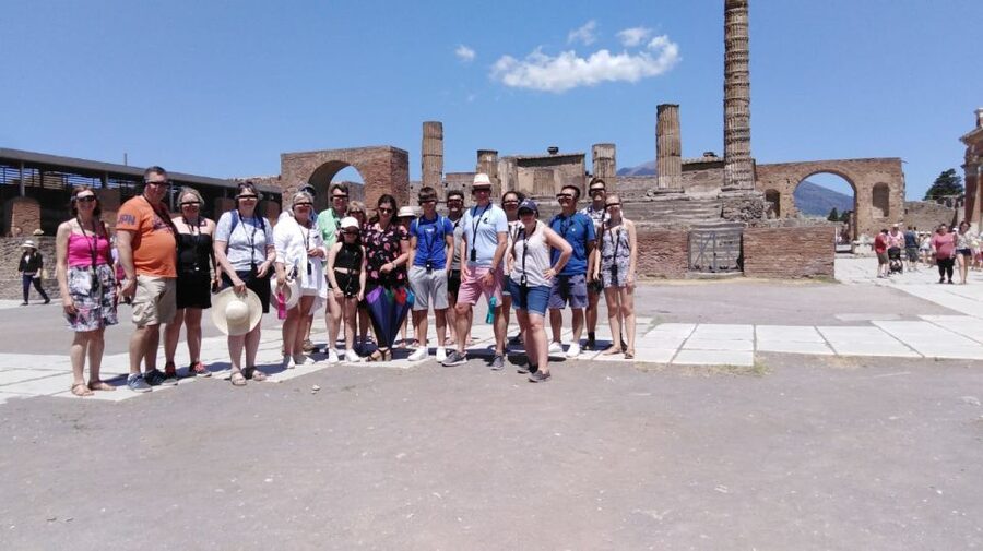 Pompeii: 3D Walking Tour with Entry Ticket - Walking through Pompeii with two views at once