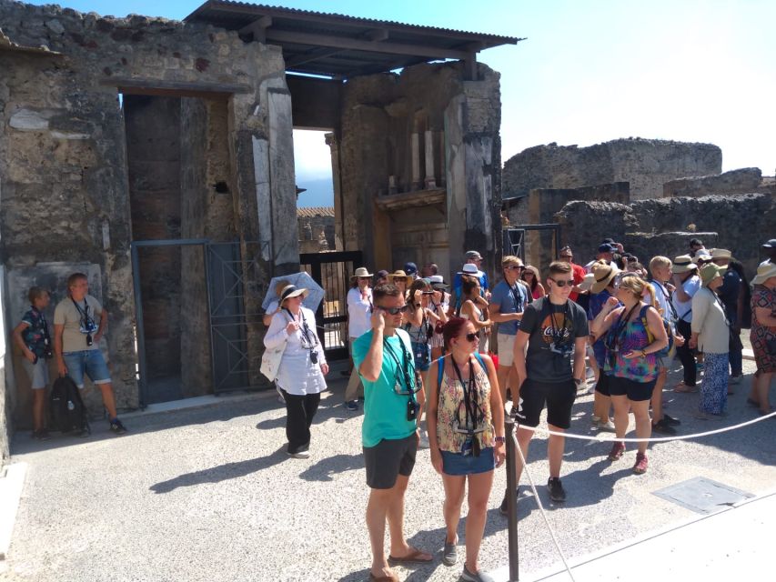 Pompeii: 3D Walking Tour with Entry Ticket - Heat, crowds, and the physical effort
