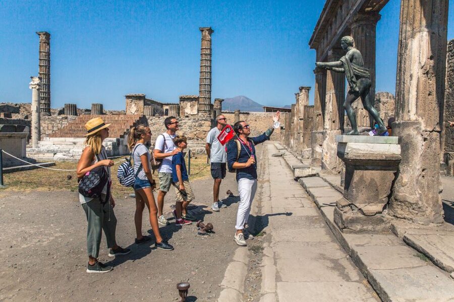 Pompeii: Guided Tour and Skip-the-Line Ticket - Walking Via dell’Abbondanza