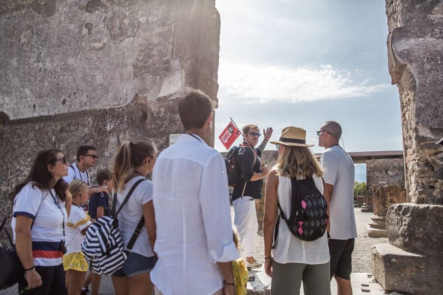 Pompeii: Guided Tour and Skip-the-Line Ticket - Food shops, bakeries, and the Lupanare