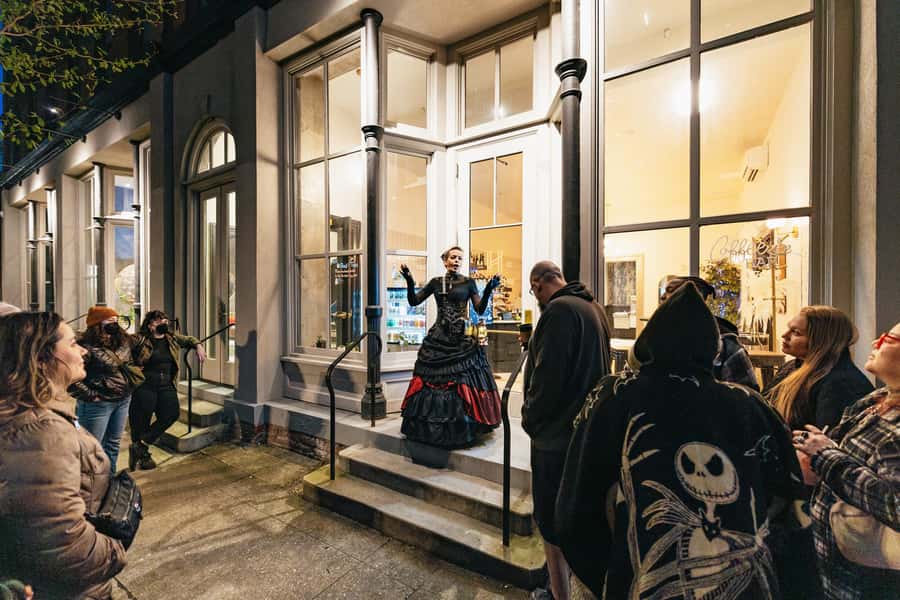 Portland: Ghosts, Poltergeists, and Psychopaths Walking Tour - How the guides shape the experience