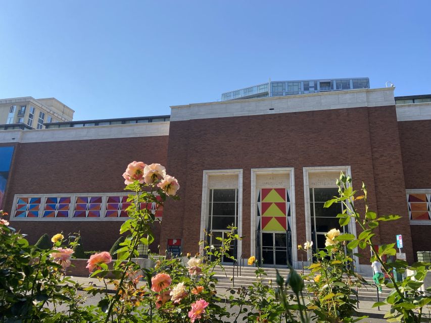 Portland, Oregon: Soul of the City Walking Tour - Cast iron fronts, museums, and the city’s built story
