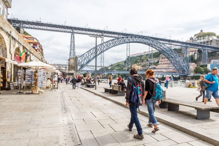 Porto: 3-Hour Guided City Highlights Walking Tour - Porto Cathedral and the city’s early story