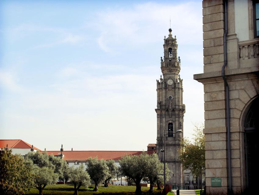 Porto: 3-Hour Walking City Tour & Lello Bookstore Visit - Porto Cathedral and the medieval streets