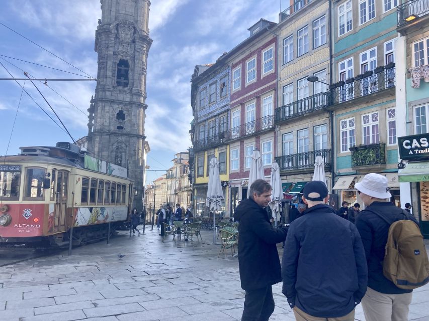 Porto: Highlights & hidden gems Walk - max 10 - A local bakery and the everyday side of Porto