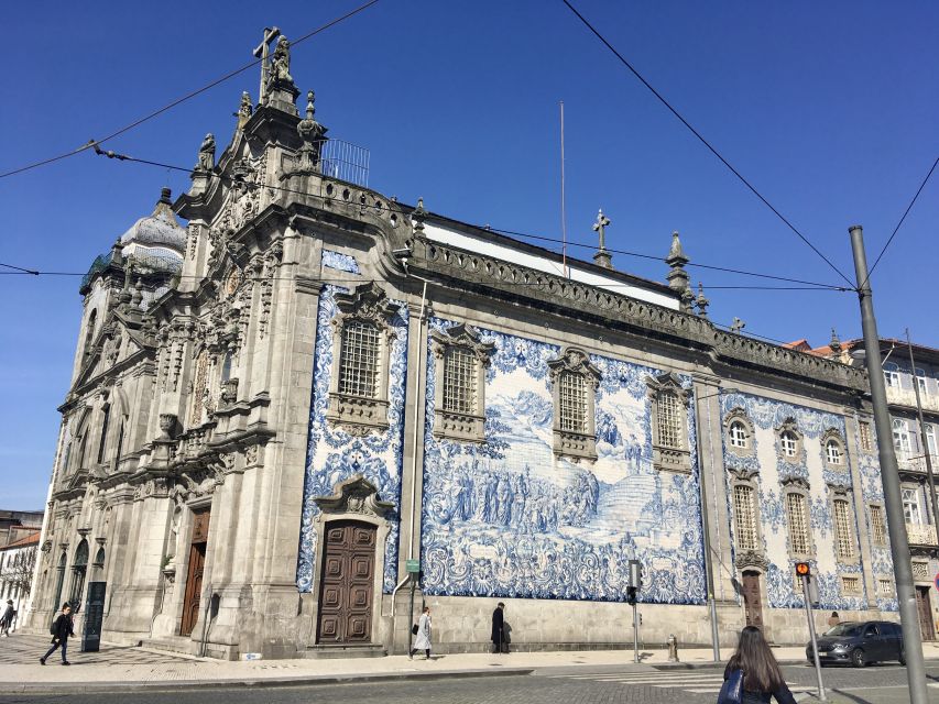 Porto: Highlights & hidden gems Walk - max 10 - Fonte dos Leões, the Carmen church, and the university