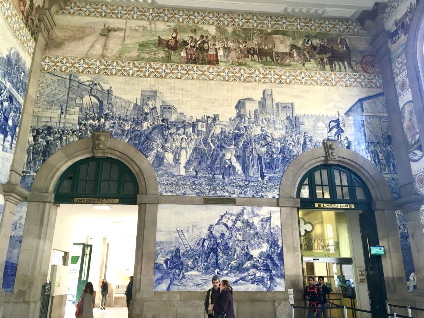Porto: Highlights & hidden gems Walk - max 10 - Livraria Lello and Clérigos Tower