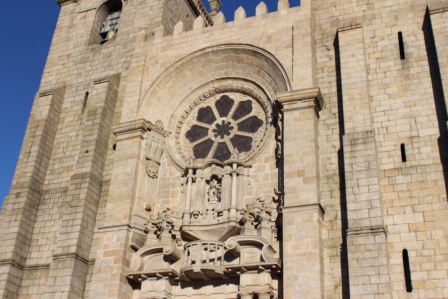 Porto: Historic City Center Walking Tour - What the guides add to the experience