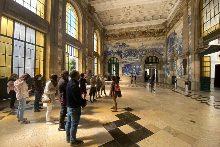 Porto: Historical Center Walking Tour - São Bento Station and the city’s everyday drama