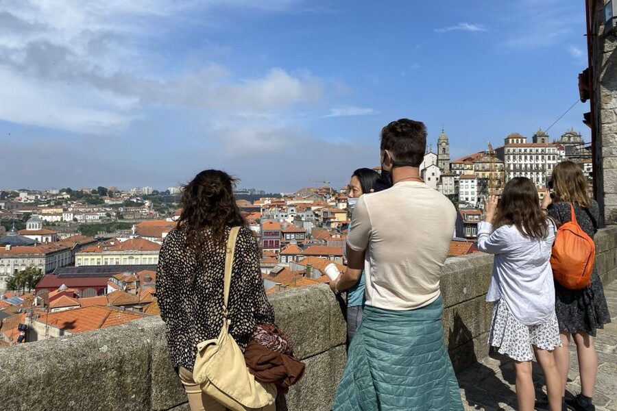 Porto: Historical Center Walking Tour - The Virtudes Gardens picnic option