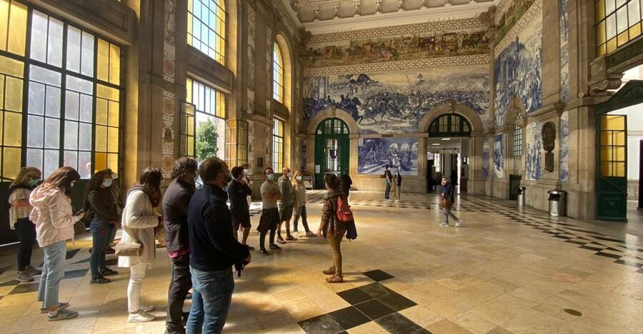 Porto: Historical Center Walking Tour - Sé: Porto’s medieval lanes and steep opening climb
