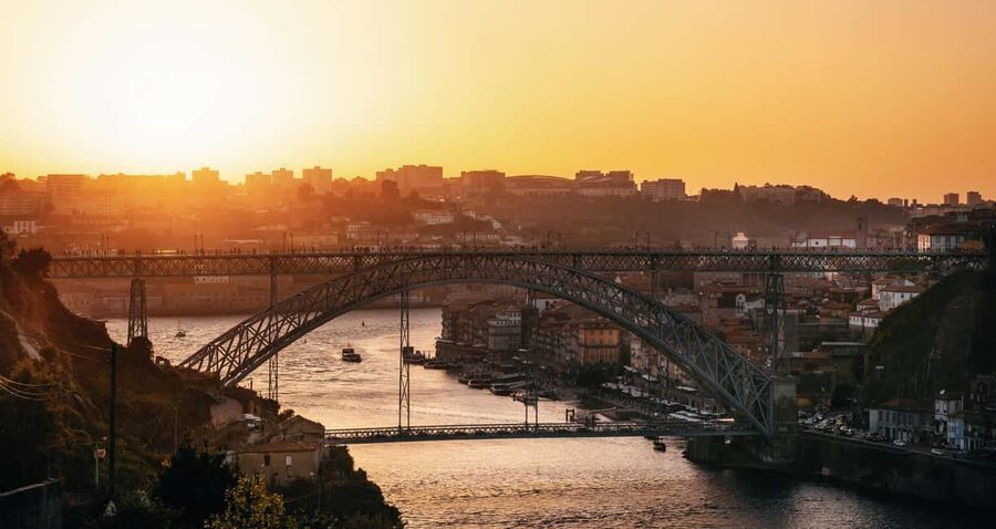 Porto: Sunset Walking Tour with Port Wine and Views - Why this makes a good first evening in Porto