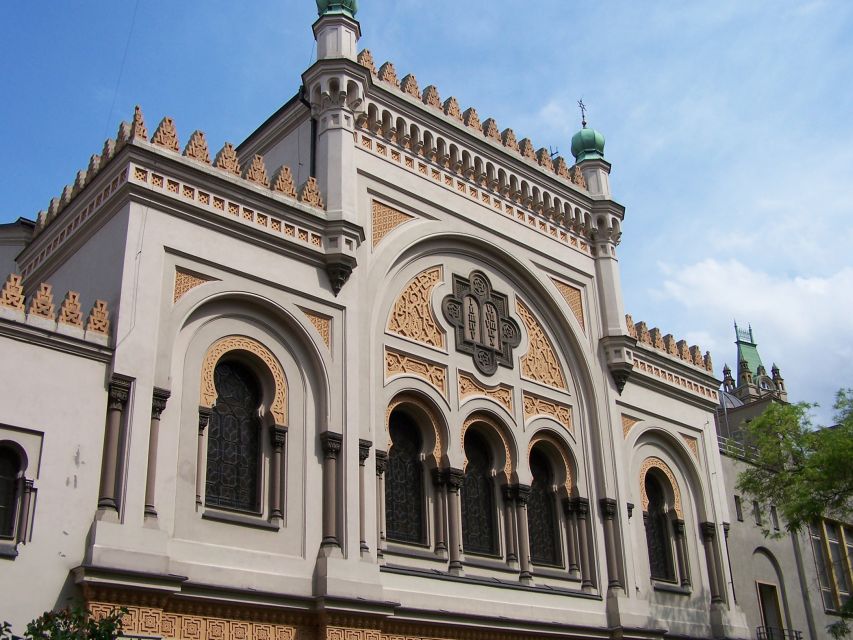 Prague: 2-Hour Old Town and Jewish Ghetto Walking Tour - Meeting behind Týn Cathedral