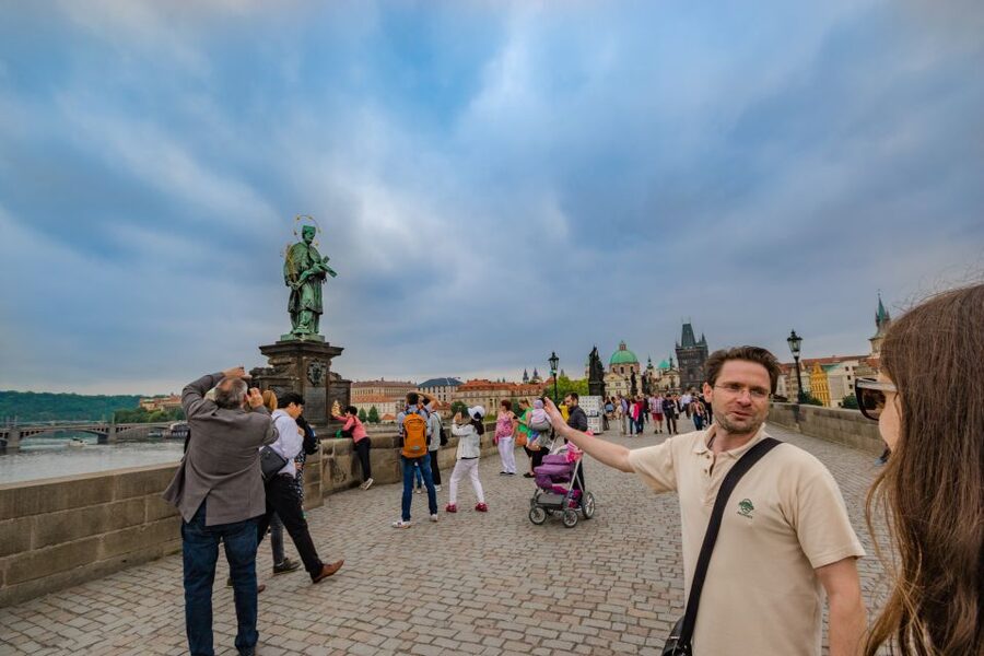 Prague: 3-Hour Walking Tour of Old Town & Prague Castle - Price, pace, and practical value