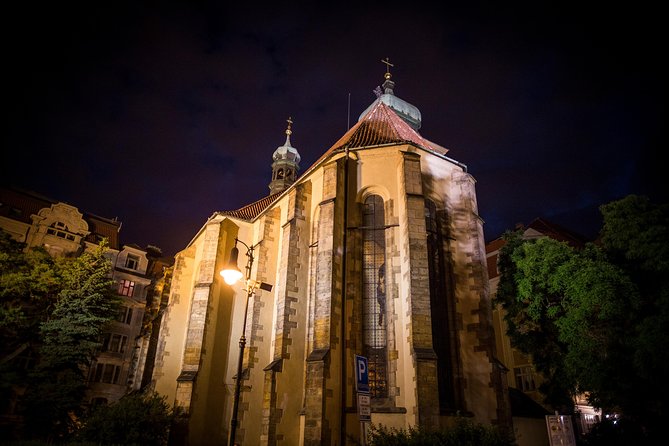 Prague Ghost and Legend of Old Town Walking Tour - Lost skulls and the road back to Týn