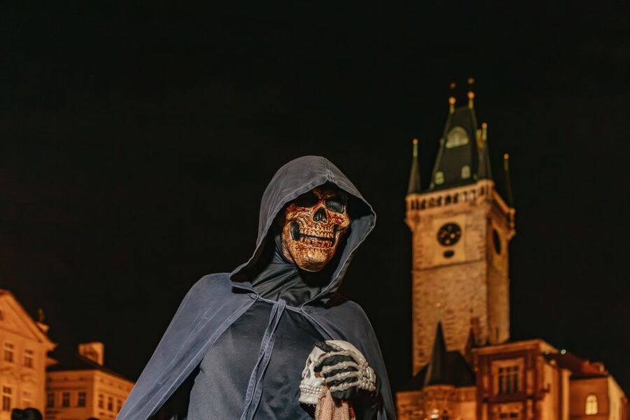 Prague: Ghost Walking Tour Where Legends Come To Life - The live ghosts are the special ingredient