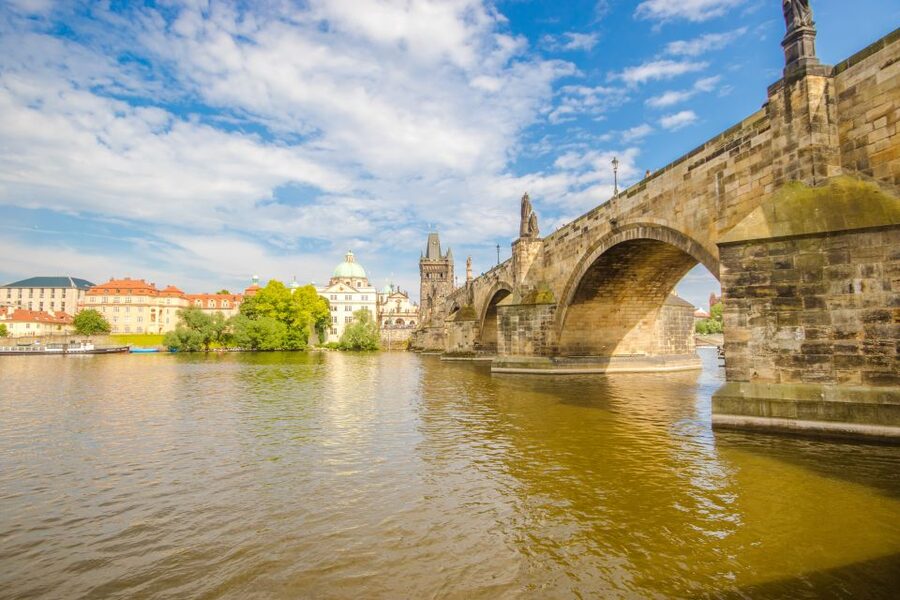 Prague: Guided Bus & Walking Tour with River Cruise & Lunch - Prague Castle: two hours around the hilltop complex