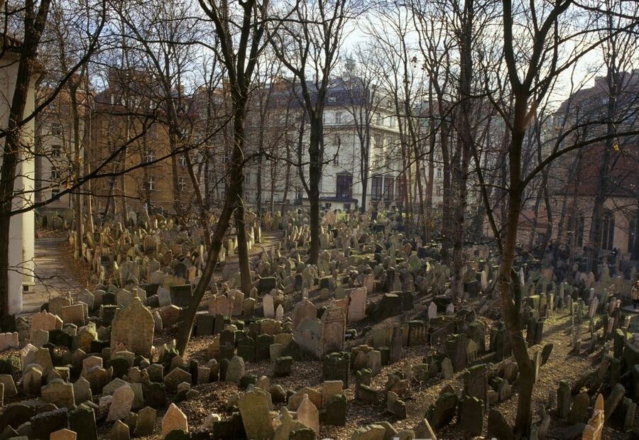 Prague: Jewish Town Walking Tour - Entering the Old-New Synagogue