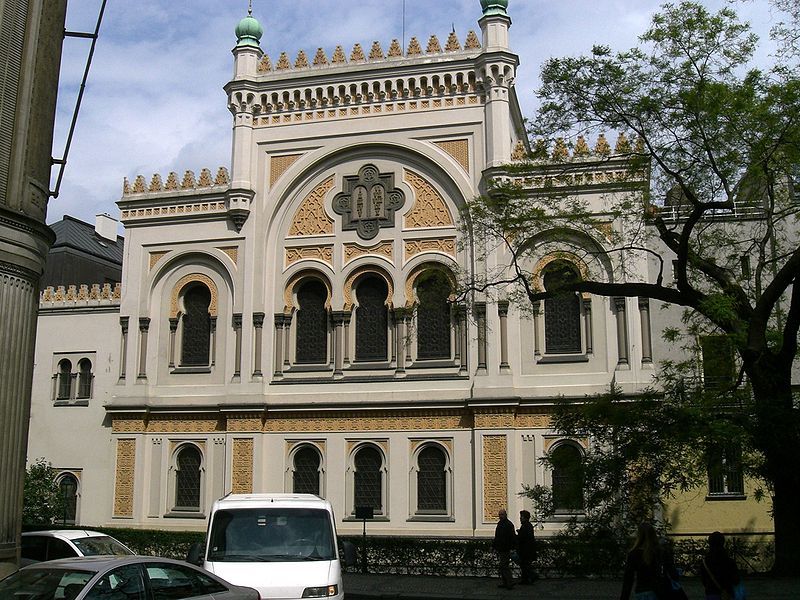 Prague: Jewish Town Walking Tour - What the guide adds to the experience
