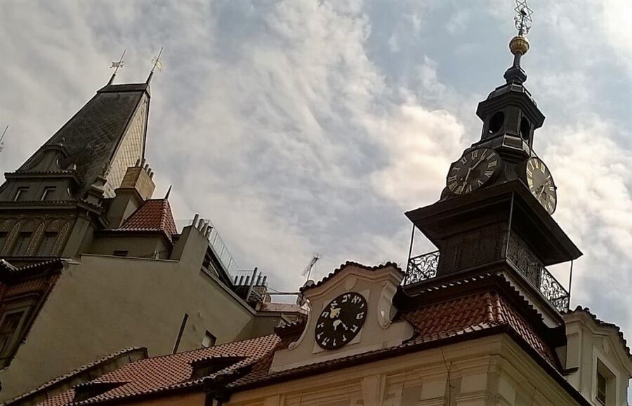 Prague: Old Town and Jewish Quarter Guided Walking Tour - Key points at a glance