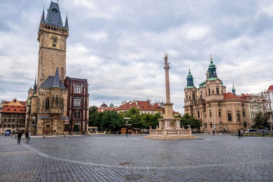 Prague: Old Town and Jewish Quarter Guided Walking Tour - The guides make or break the experience