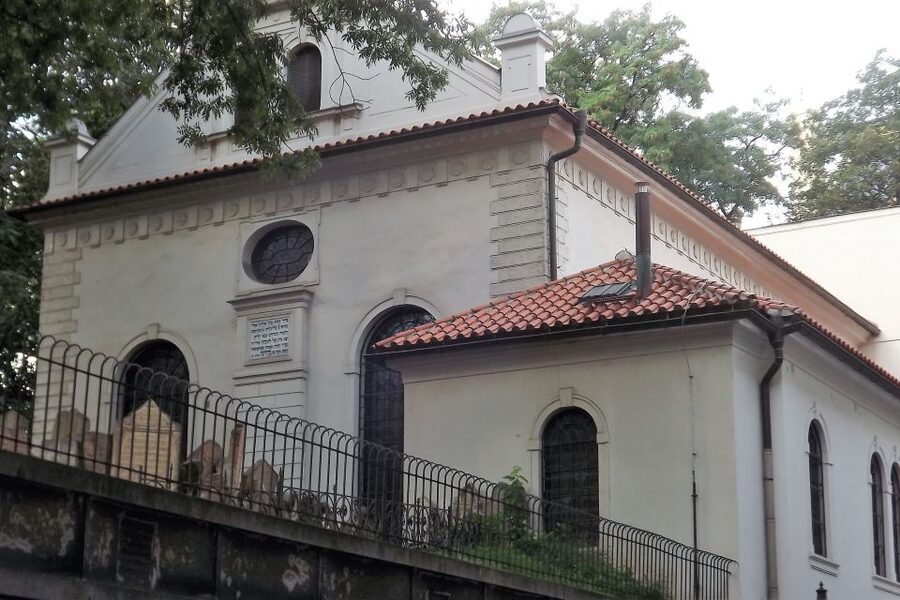 Prague: Old Town and Jewish Quarter Guided Walking Tour - What $22 gets you