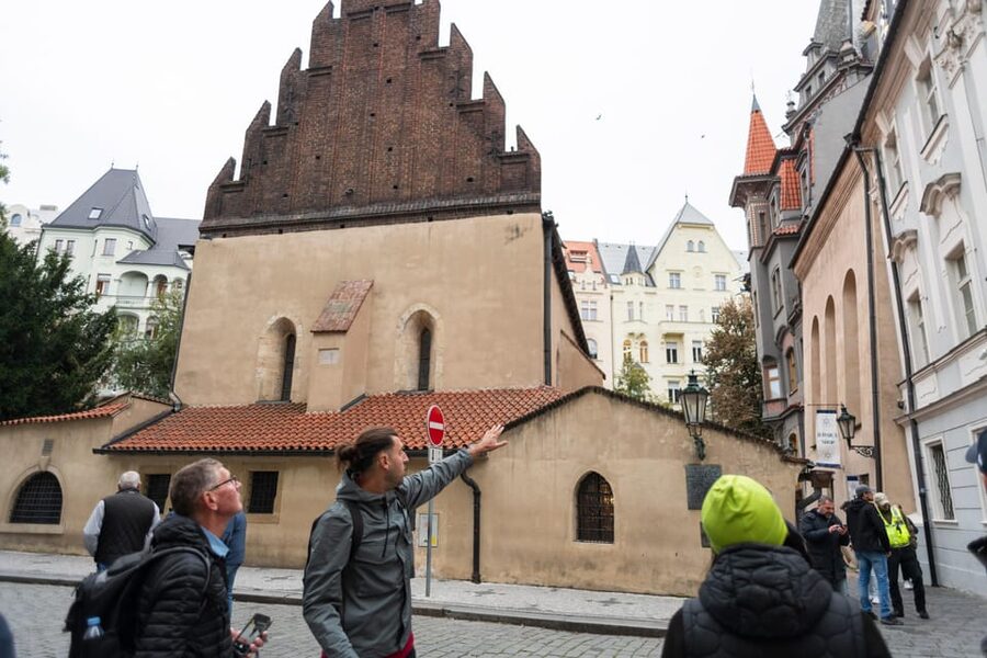 Prague: Old Town, Jewish Quarter & Astro Clock Walking Tour - Josefov: understanding the former Jewish Ghetto