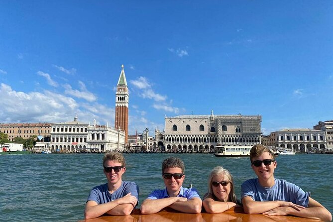Private 3 hrs Venice Tour: St Mark's, Walking tour & Boat tour - The Break Between Walking and Boating